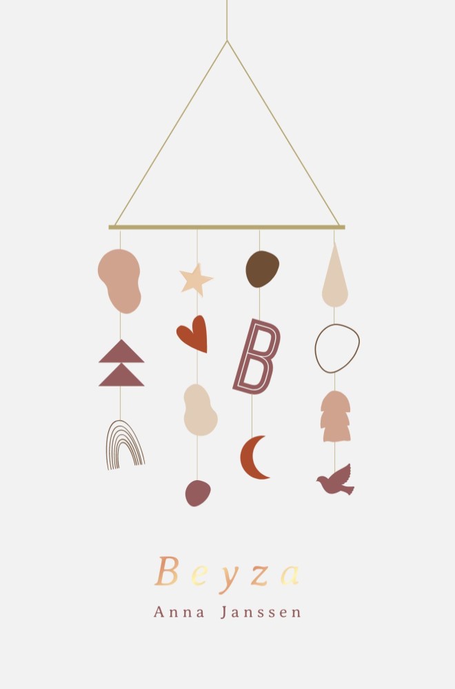 Minimalistisch geboortekaartje voor een meisje met baby mobiel in zachte aardetinten, naam Beyza in goudfolie