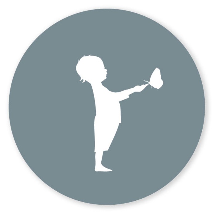 sluitsticker jongetje met vlinder